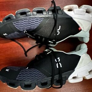 On cloud women’s tennis shoes sneakers size 8.5 mint green white black running